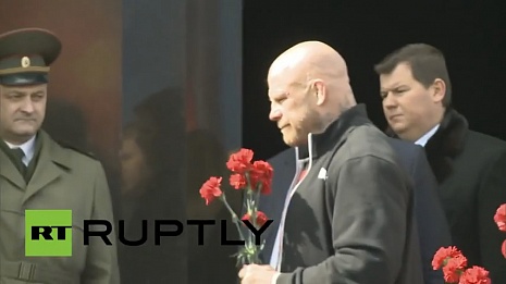 Джефф Монсон и Геннадий Зюганов возложили цветы к мавзолею