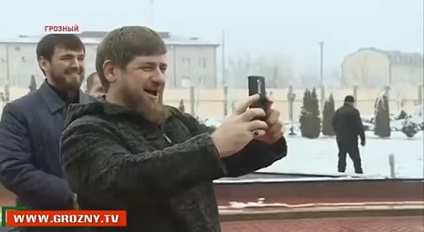 Подчиненные Кадырова рассказали шефу новогодние стишки