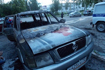 Сгоревшее авто Николая Полуянова. Фото: kprf72.ru