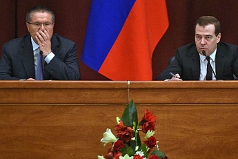 Дмитрий Медведев и Алексей Улюкаев. Фото: Фото: Александр Миридонов / Коммерсантъ 