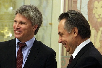  Павел Колобков и Виталий Мутко (слева направо) © Геннадий Хамельянин/ТАСС