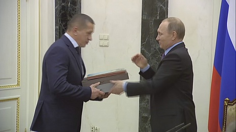 Путин подарил Трутневу самиздат Высоцкого